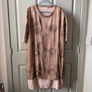 Pretty taupe/brown midi dress!